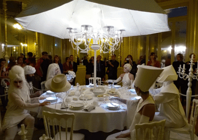 Théâtre du châtelet: PARADE la table blanche d'Erik Satie
